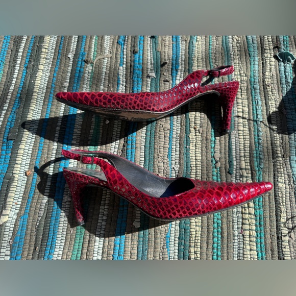 90s Vintage Stuart Weitzman Cherry Red Pointed Toe Stilettos Sz  8N - Picture 2 of 7